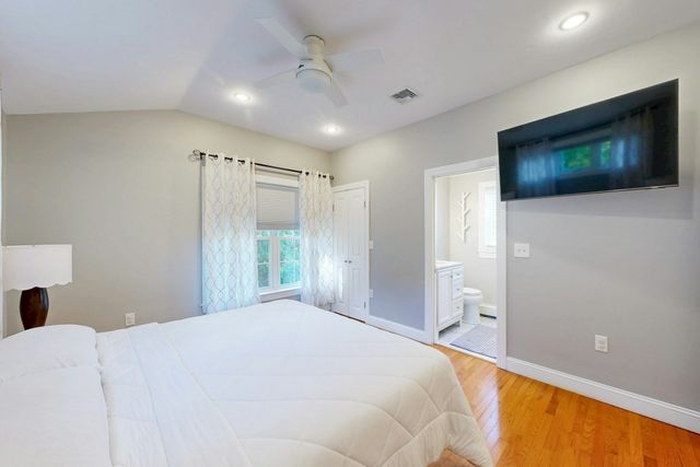 93 Ames St, Quincy, MA 02169