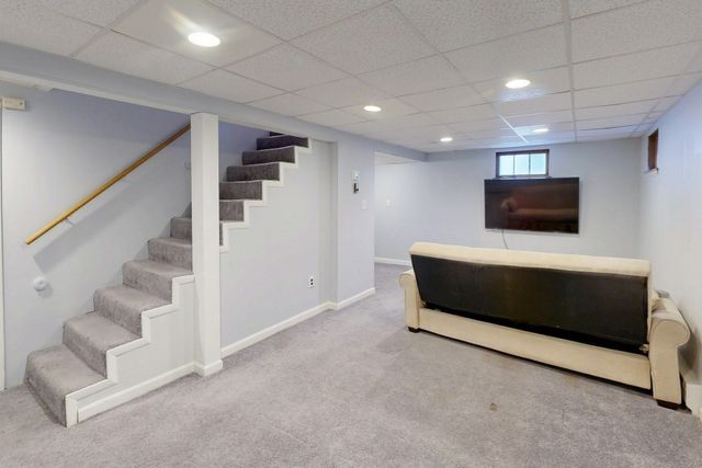 93 Ames St, Quincy, MA 02169