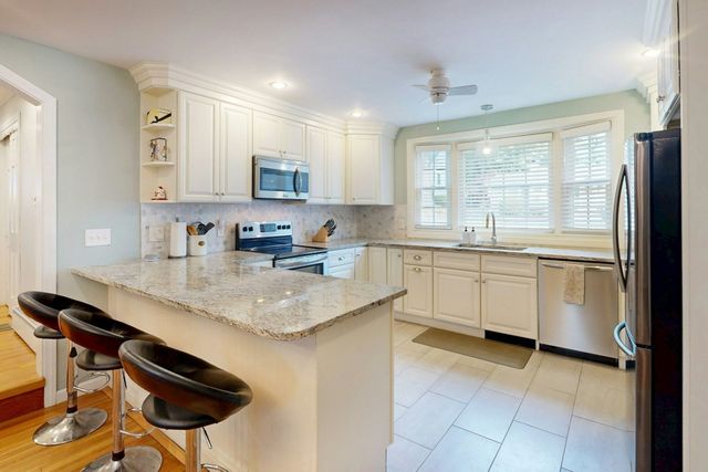 93 Ames St, Quincy, MA 02169