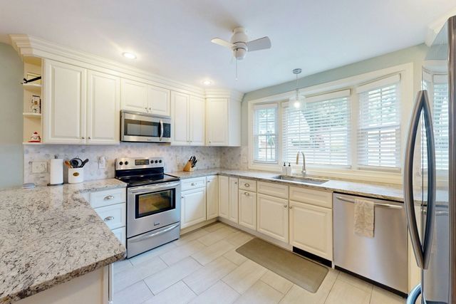 93 Ames St, Quincy, MA 02169