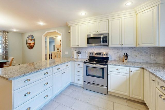 93 Ames St, Quincy, MA 02169