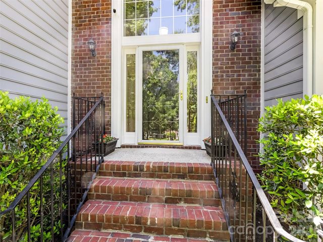 6534 Summertree Lane, Charlotte, NC 28270