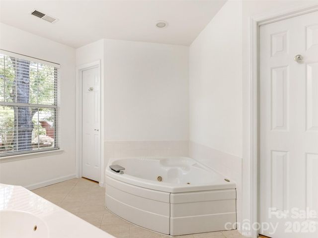 6534 Summertree Lane, Charlotte, NC 28270