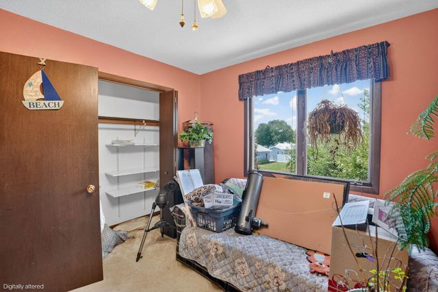 3821 Southlawn Road, Cedar Falls, IA 50613
