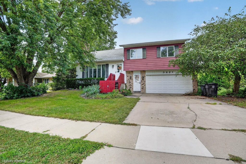 3821 Southlawn Road, Cedar Falls, IA 50613