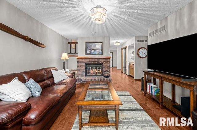 1120 TERRACE PARK Drive, Bettendorf, IA 52722