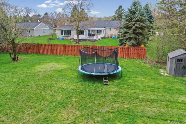 9332 Oakmont Drive, Grand Blanc Charter Township, MI 48439