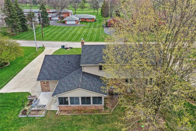 9332 Oakmont Drive, Grand Blanc Charter Township, MI 48439