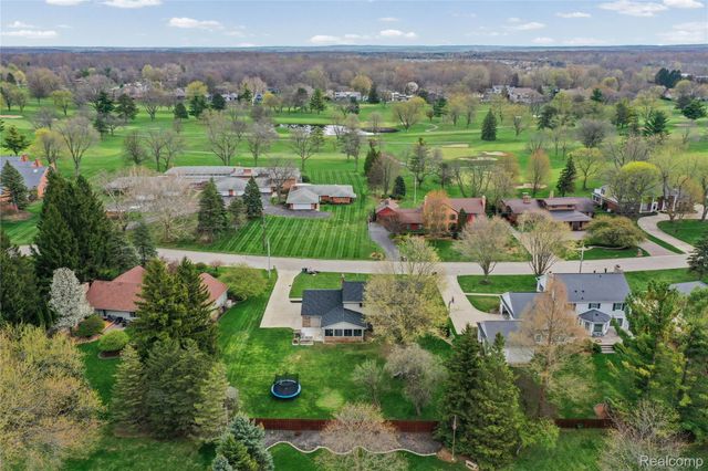 9332 Oakmont Drive, Grand Blanc Charter Township, MI 48439