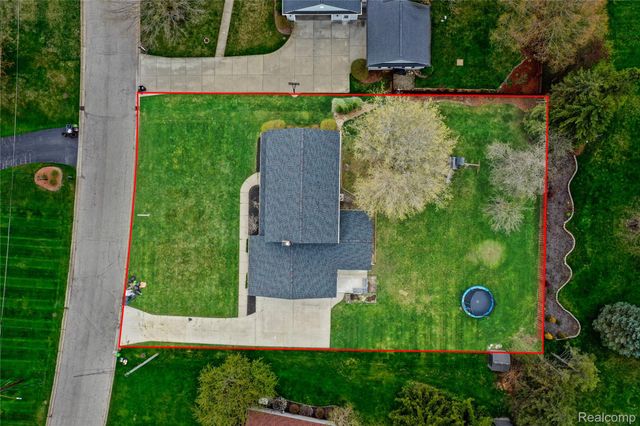 9332 Oakmont Drive, Grand Blanc Charter Township, MI 48439