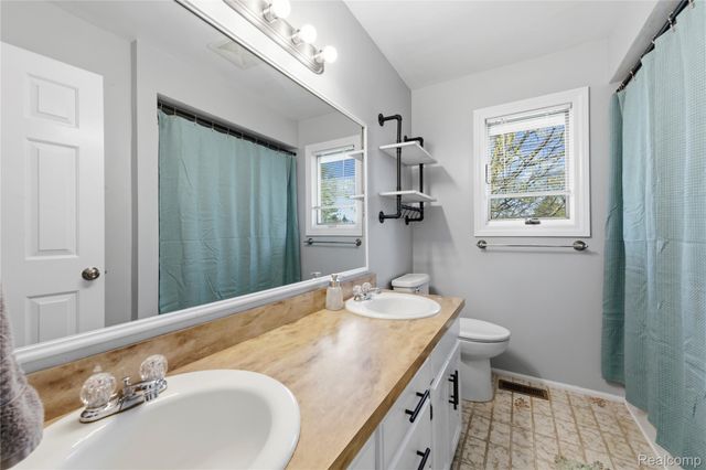 9332 Oakmont Drive, Grand Blanc Charter Township, MI 48439