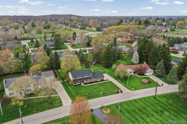 9332 Oakmont Drive, Grand Blanc Charter Township, MI 48439
