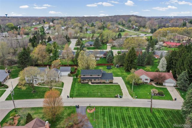 9332 Oakmont Drive, Grand Blanc Charter Township, MI 48439