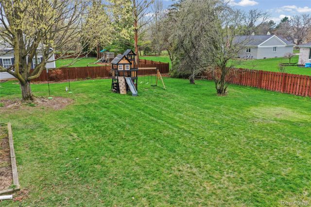 9332 Oakmont Drive, Grand Blanc Charter Township, MI 48439