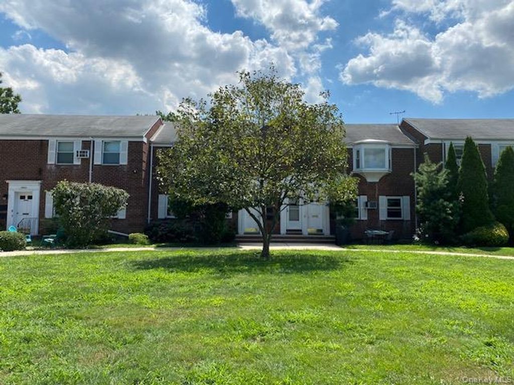 264-36 Langston Avenue A-2, Glen Oaks, NY 11004 — exterior