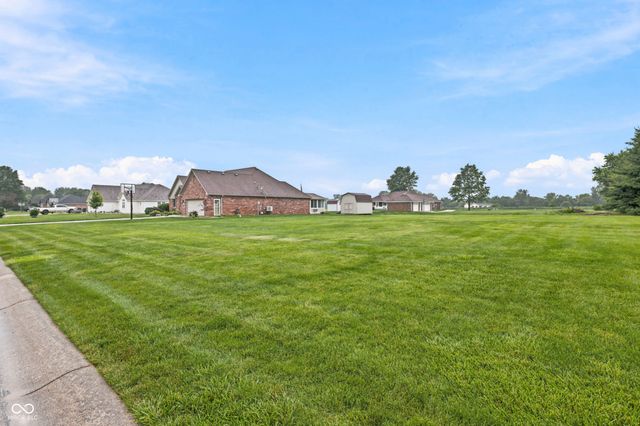 636 W Shel Lyn Court, Greenfield, IN 46140