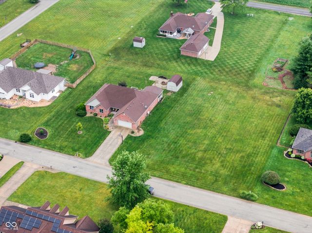 636 W Shel Lyn Court, Greenfield, IN 46140