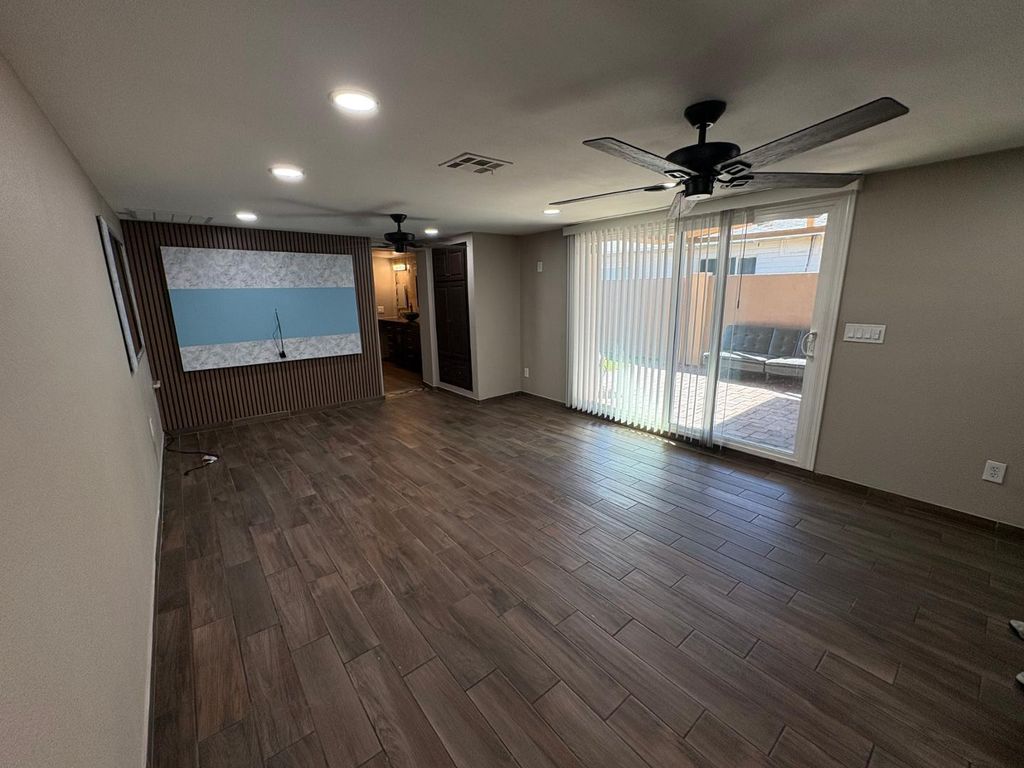 3229 N 54th Lane C, Phoenix, AZ 85031