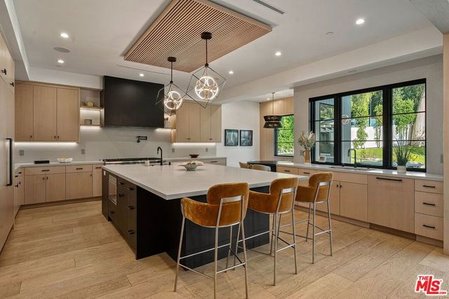 5124 Calvin Avenue, Los Angeles, CA 91356