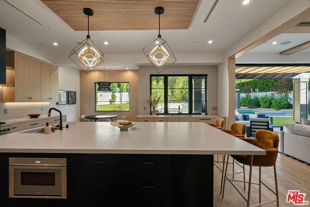 5124 Calvin Avenue, Los Angeles, CA 91356