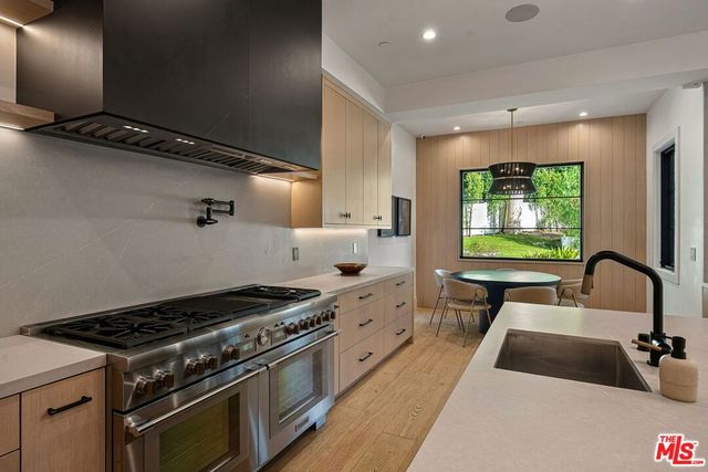5124 Calvin Avenue, Los Angeles, CA 91356