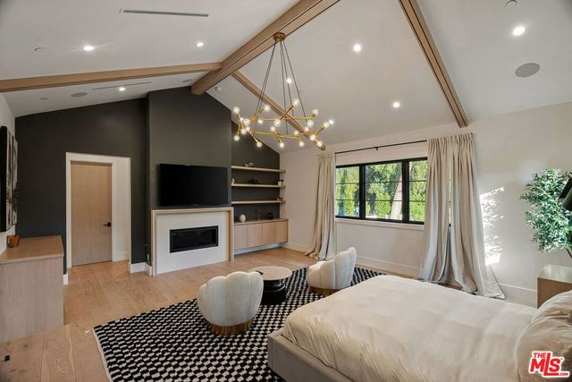 5124 Calvin Avenue, Los Angeles, CA 91356