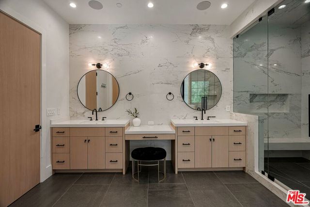 5124 Calvin Avenue, Los Angeles, CA 91356