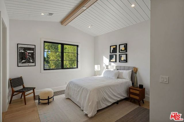 5124 Calvin Avenue, Los Angeles, CA 91356