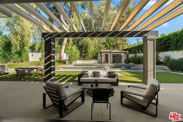 5124 Calvin Avenue, Los Angeles, CA 91356
