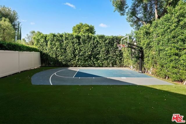 5124 Calvin Avenue, Los Angeles, CA 91356