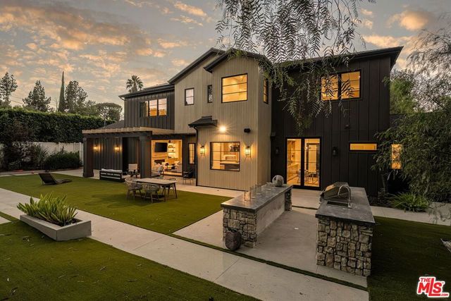 5124 Calvin Avenue, Los Angeles, CA 91356