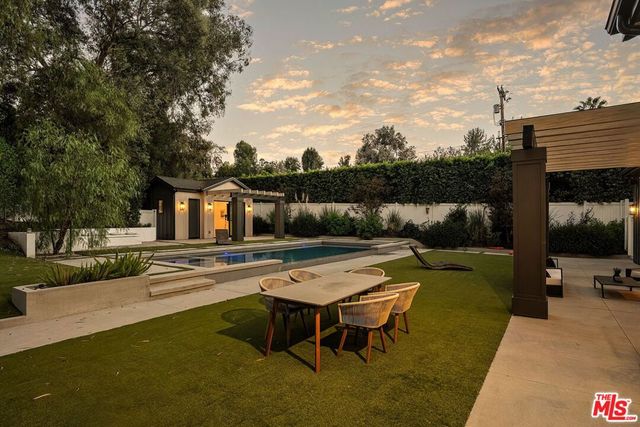 5124 Calvin Avenue, Los Angeles, CA 91356