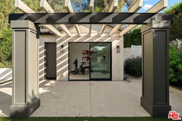 5124 Calvin Avenue, Los Angeles, CA 91356