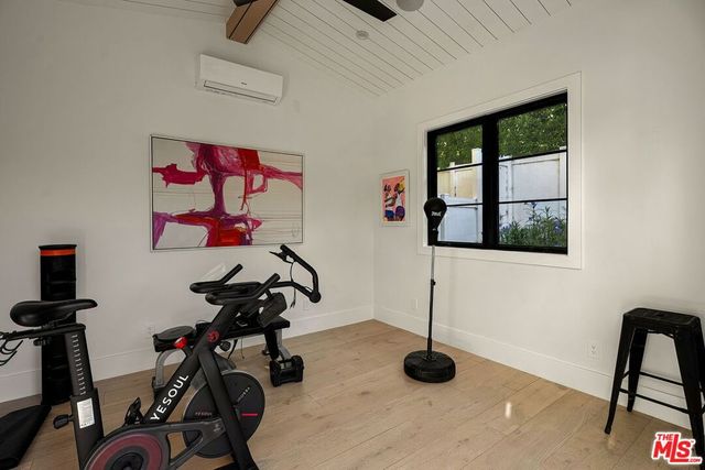 5124 Calvin Avenue, Los Angeles, CA 91356