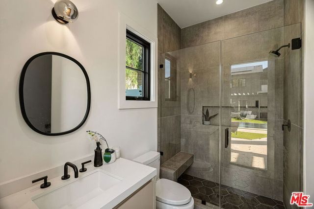 5124 Calvin Avenue, Los Angeles, CA 91356