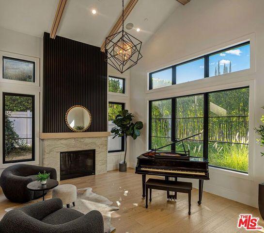 5124 Calvin Avenue, Los Angeles, CA 91356
