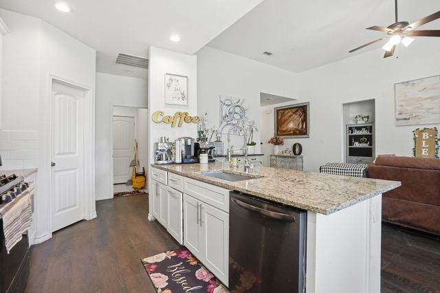 832 N Atkerson Lane, Euless, TX 76040