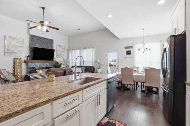 832 N Atkerson Lane, Euless, TX 76040