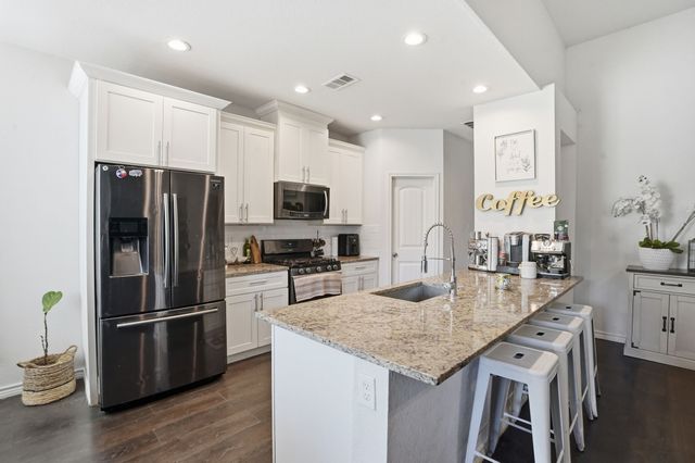 832 N Atkerson Lane, Euless, TX 76040