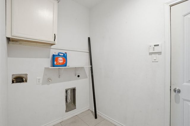 832 N Atkerson Lane, Euless, TX 76040