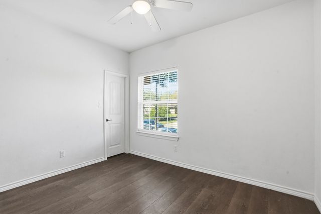 832 N Atkerson Lane, Euless, TX 76040