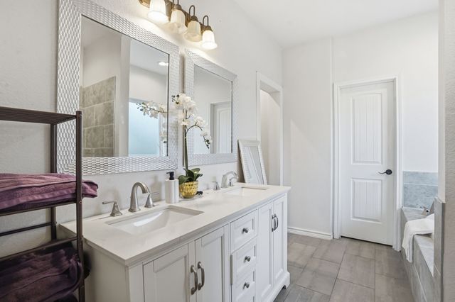 832 N Atkerson Lane, Euless, TX 76040