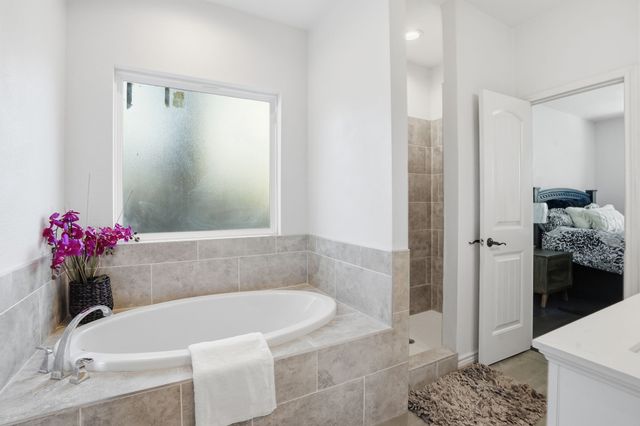 832 N Atkerson Lane, Euless, TX 76040