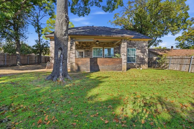 832 N Atkerson Lane, Euless, TX 76040