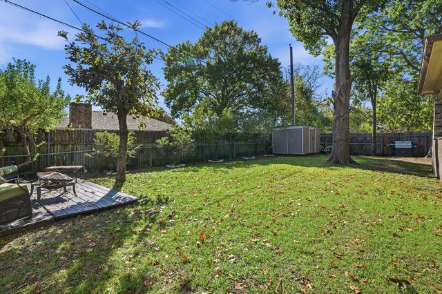 832 N Atkerson Lane, Euless, TX 76040