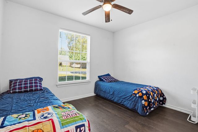 832 N Atkerson Lane, Euless, TX 76040