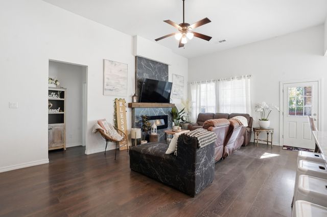 832 N Atkerson Lane, Euless, TX 76040