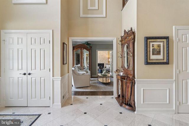 11186 LONGWOOD GROVE DR, Reston, VA 20194