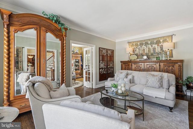 11186 LONGWOOD GROVE DR, Reston, VA 20194