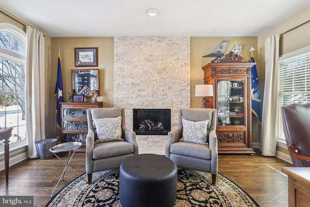 11186 LONGWOOD GROVE DR, Reston, VA 20194